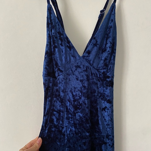 2/50$! 👗NWT Blue velvet gown - Picture 3 of 5